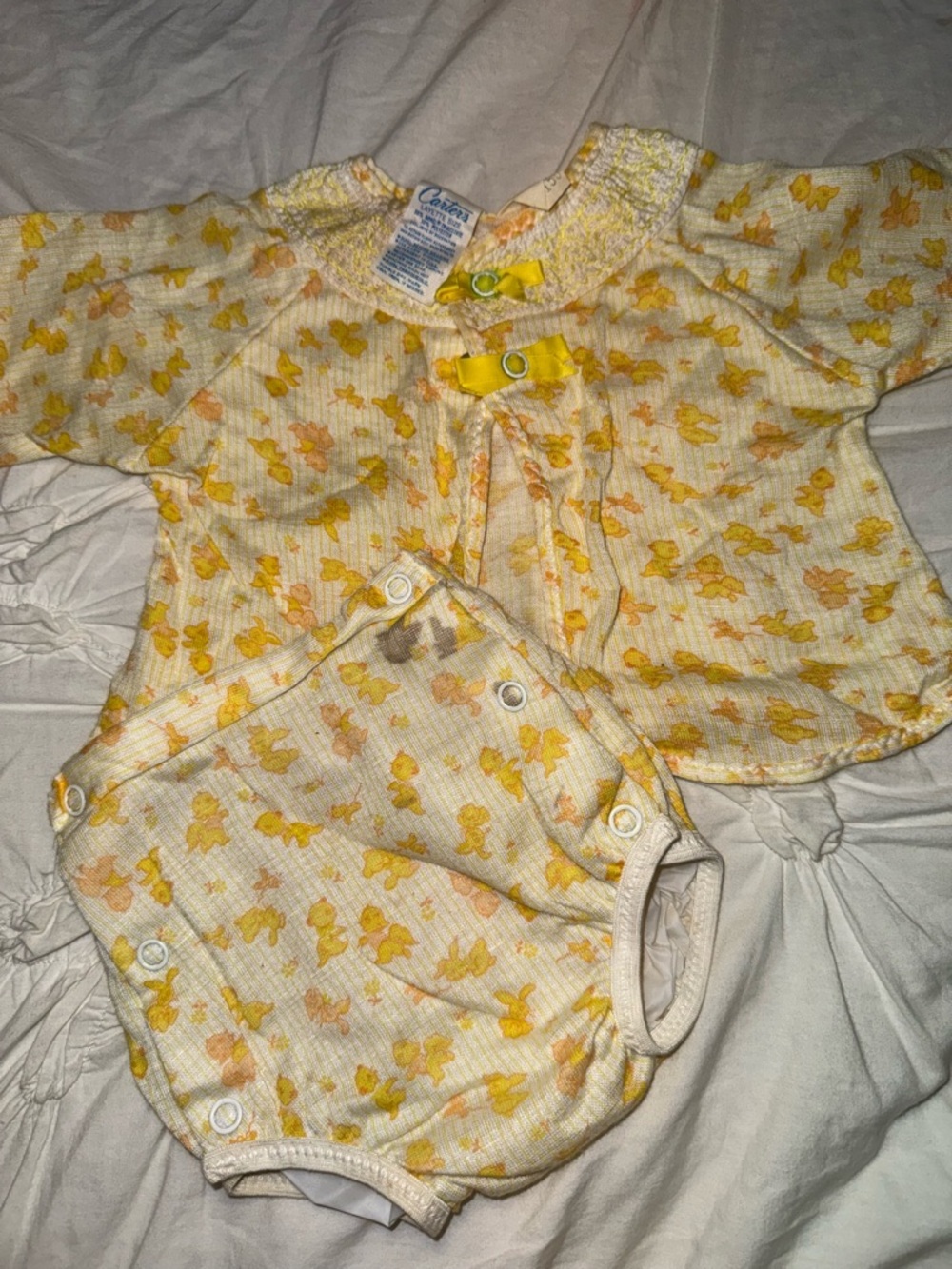 CARTER'S LAYETTE YELLOW SIZE SET PLASTIC LINNING- VINTAGE BABY ANIMALS